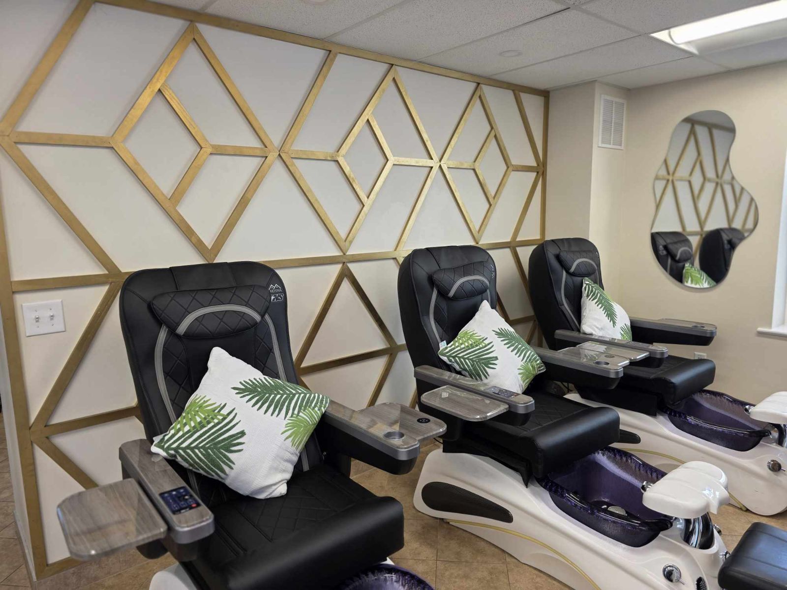 Inside Alli Nails Bar #1