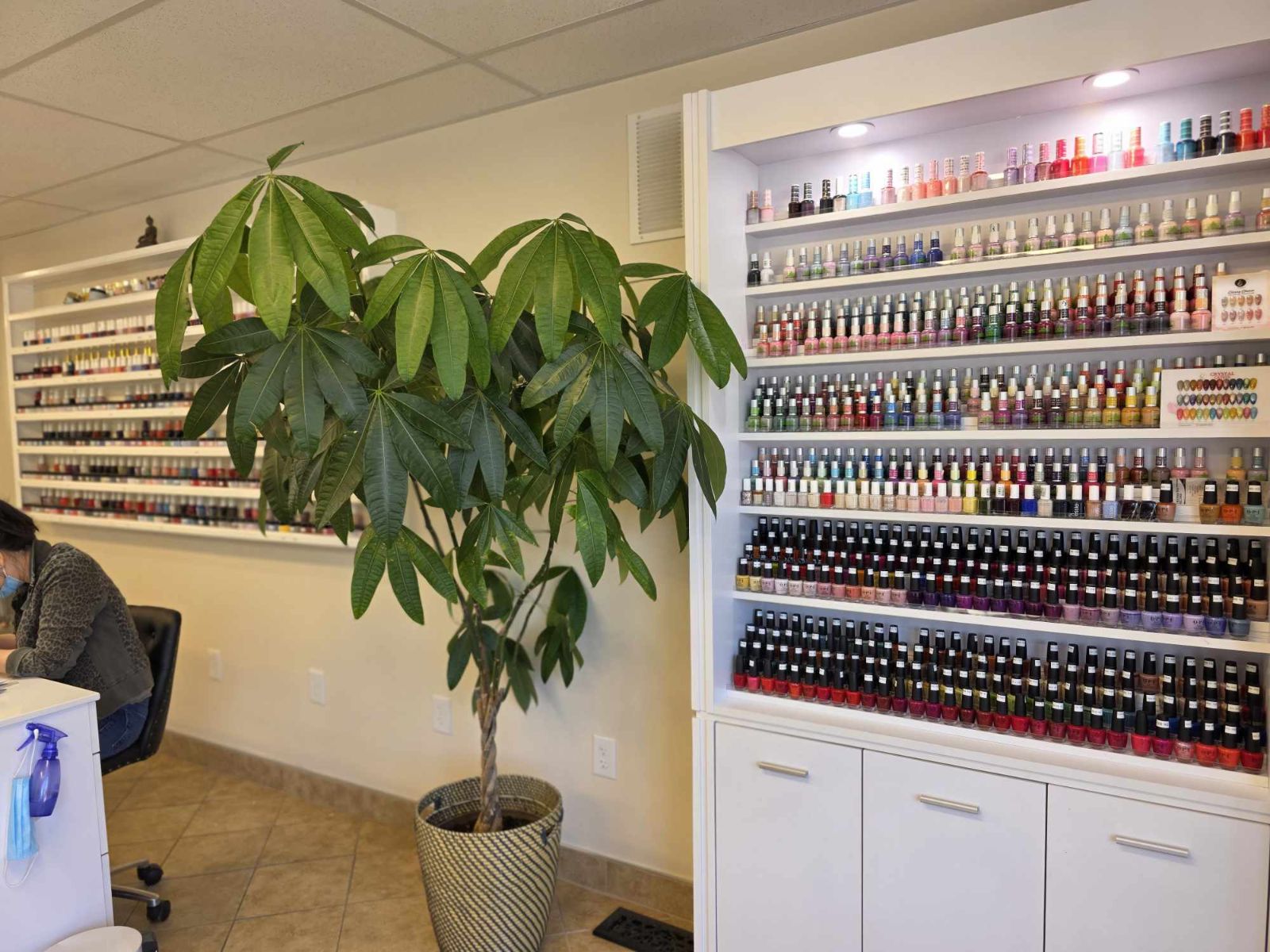 Inside Alli Nails Bar #3